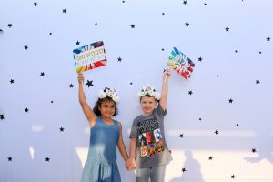 מסיבה עם הנכדים והנינים בדיור מוגן